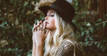 Come scegliere un cappello in base al viso