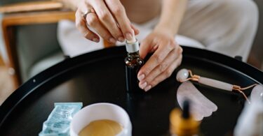 olio d'oliva sul viso