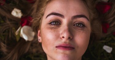 come eliminare le occhiaie scure