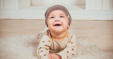 come vestire un neonato