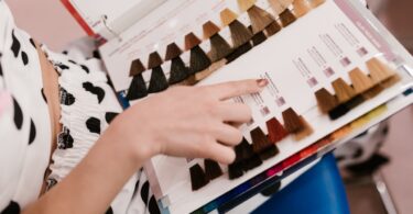 come scegliere il colore dei capelli
