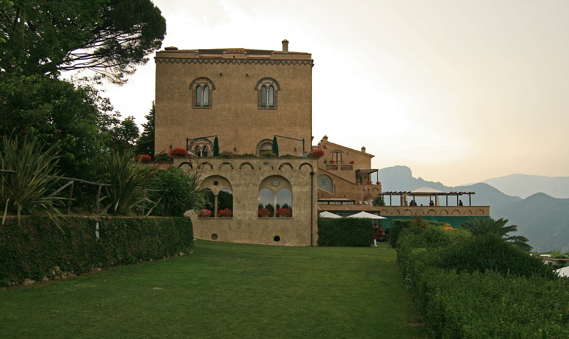 Villa Cimbrone a Ravello, dove si sono sposati Ilary Blasi e Bastian Müller
